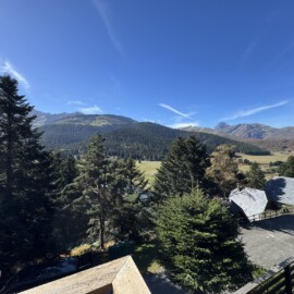 Location chalet Lac de Payolle : vue sur les Pyrénées et le lac.